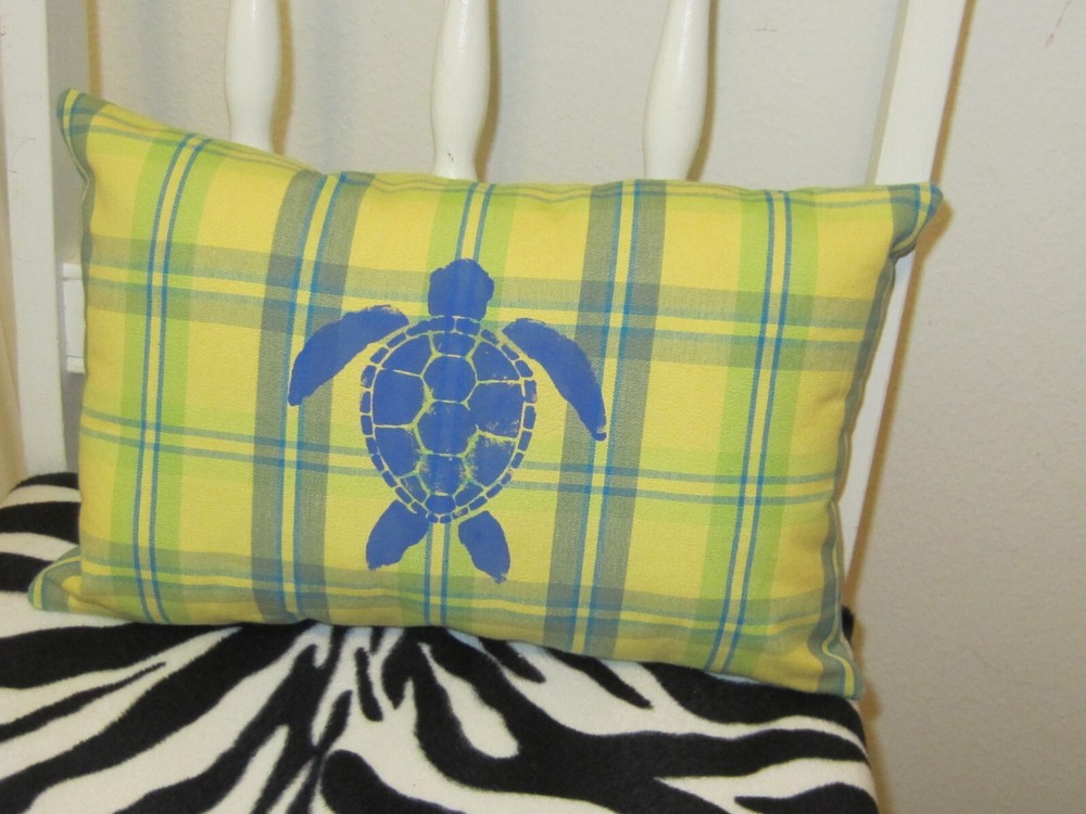 Travel pillow 8" x 12" Sea turtle on plaid