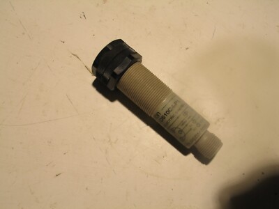 NEW OMRON E3F2-DS10C4-P1 PHOTOELECTRIC SENSOR M18 100MM 10-30VDC PNP D/L  A0006