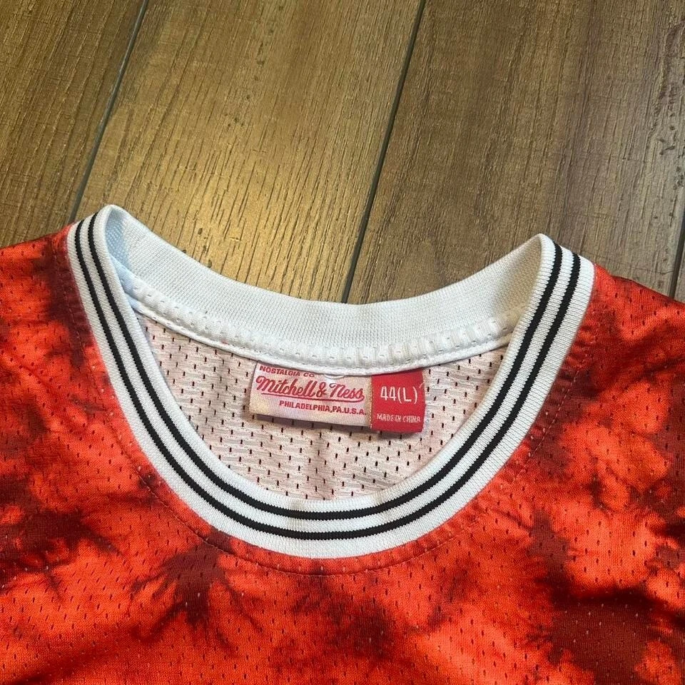 Camiseta deportiva Mitchell & Ness Galaxy Swingman Chicago Bulls Michael Jordan grande para hombre Foto 3 de 4