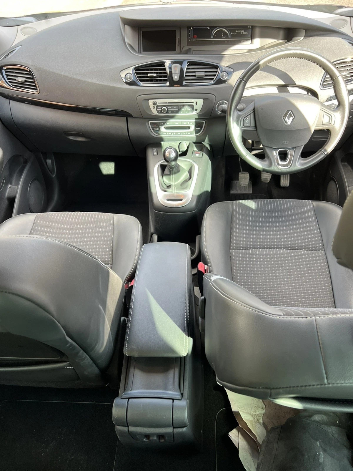2015 Renault Scenic, photograph 9