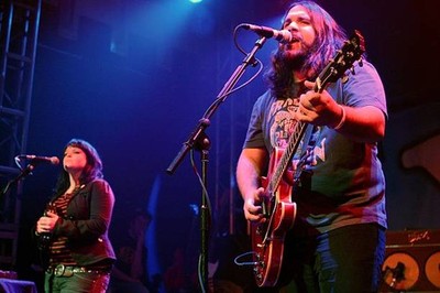 Angela Gannon Romeo Stodart of the Magic Numbers perform at the XF- Old Photo 1