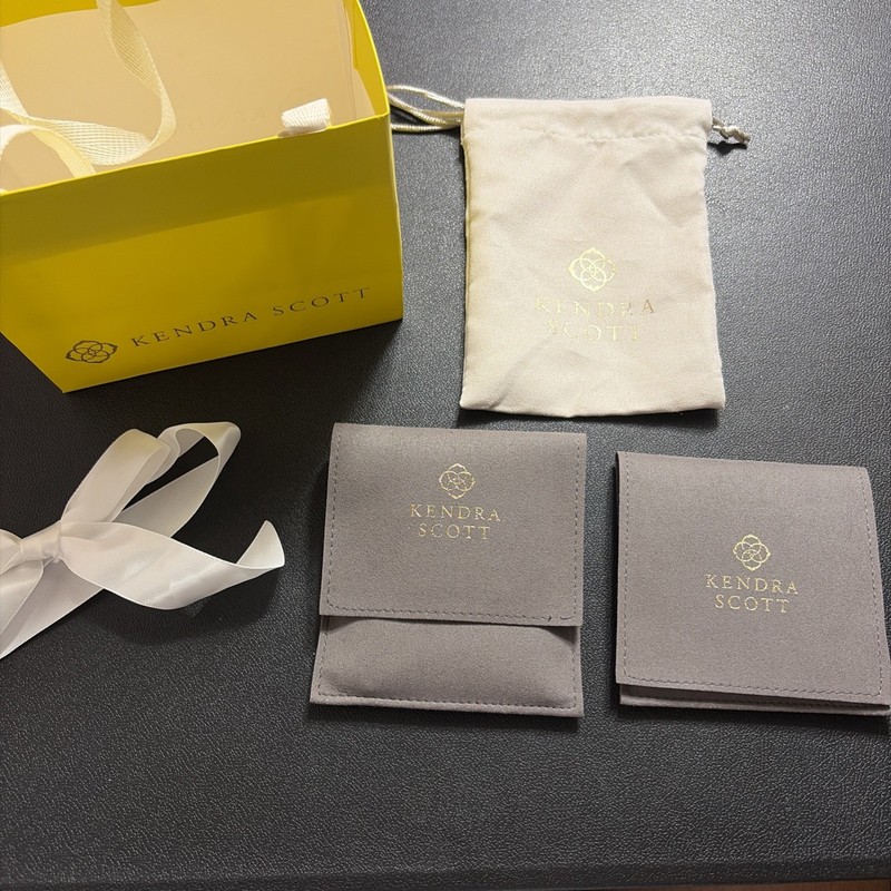 Kendra Scott Necklace Holders |Giftable | New, Packaging To Wrap Jewlery