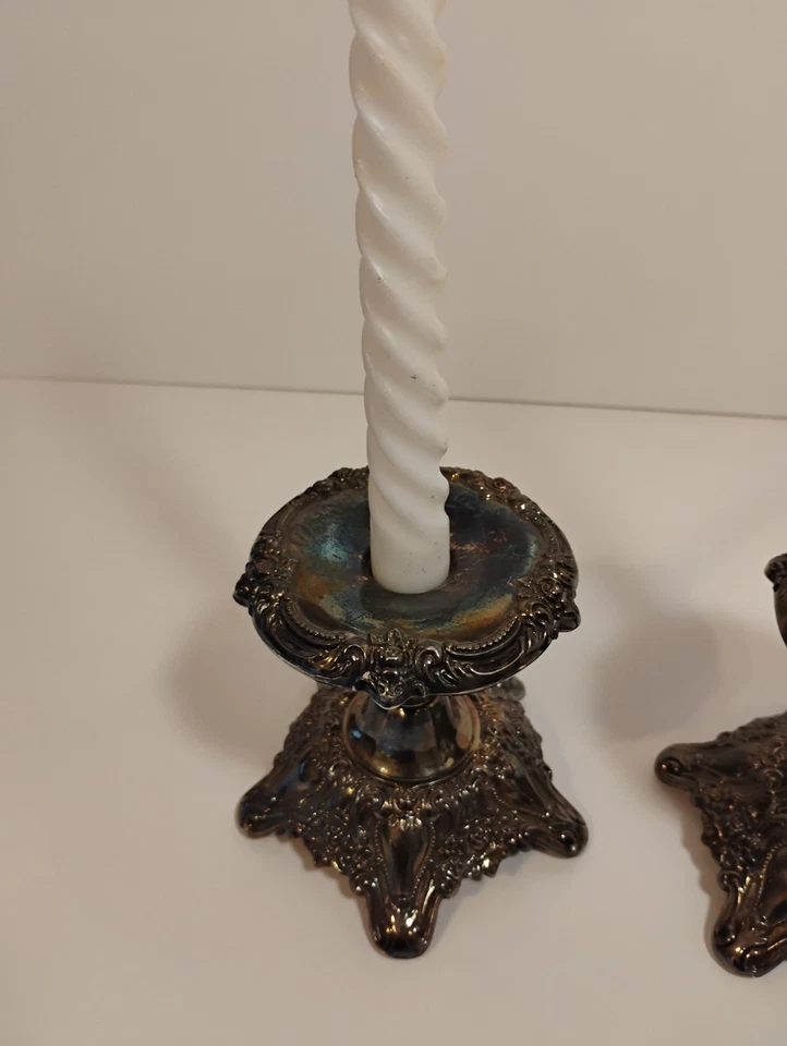 Par de candelabros antiguos enchapados en plata de pátina Lunt #E-61 Foto 2 de 4