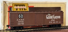 TRAIN MINIATURE HO 40' SLIDING DOOR BOX CAR ATSF SANTA FE 39729 BROWN WAGON