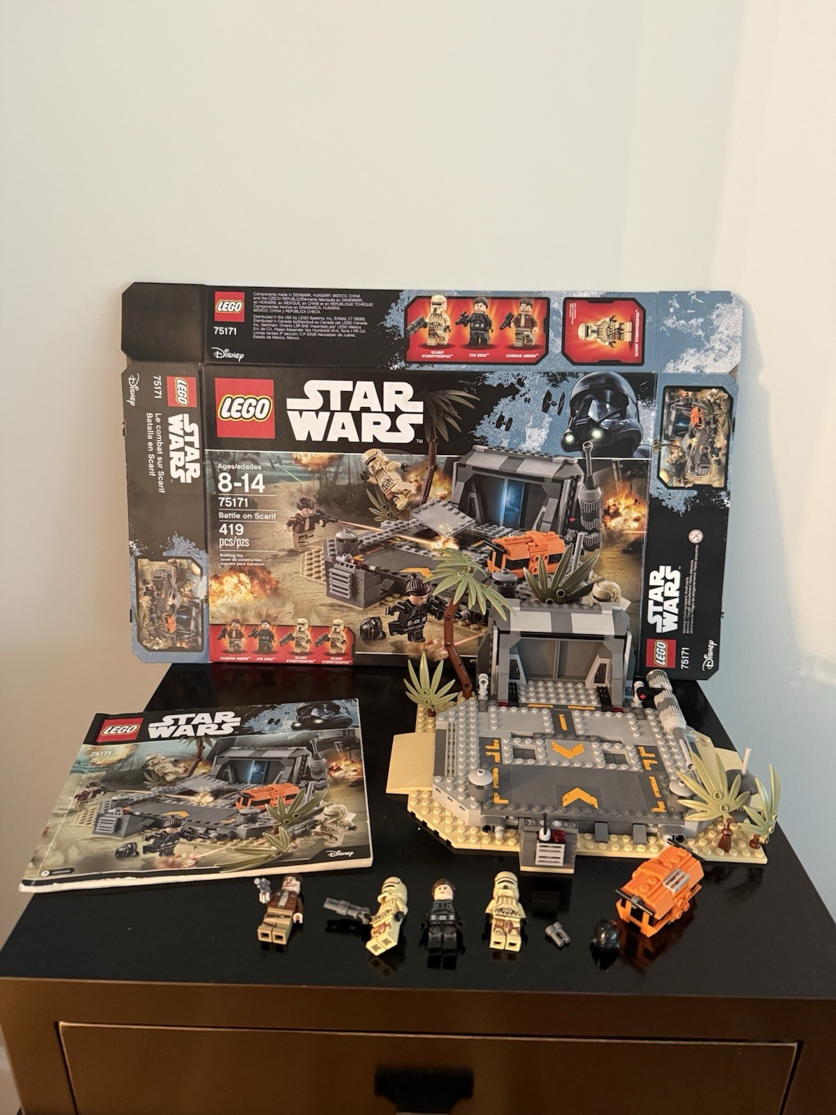 Complete LEGO Star Wars 75171 Battle on Scarif  With All Mini Figs Box & Book