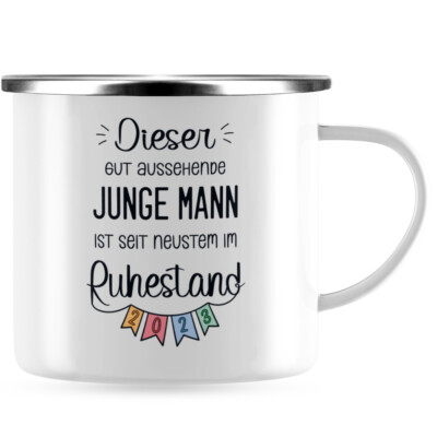 Dieser gut aussehende junge Mann ist seit neustem im Ruhestand 2023 10101008531