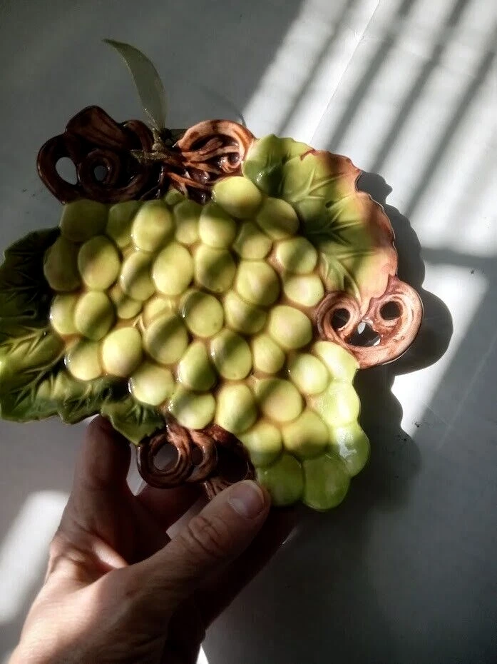 Plato de queso para aperitivos Grasslands Road 8" X 7" motivo de uva verde en relieve Foto 3 de 4