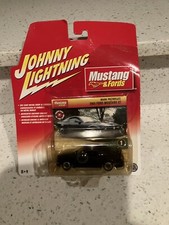 Johnny Lightning 1:64 Mustangs  Fords 2005 Mustang GT in black