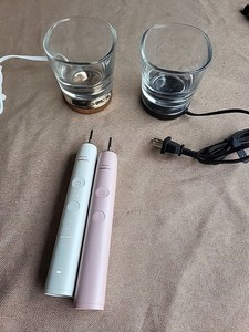 Lot Of 2 PHILIPS SONICARE DIAMOND CLEAN SERIES POWER TOOTHBRUSH HX991P HX991R