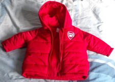 ARSENAL F C - OFFICIAL RED QUILTED STYLE JACKET - KIDS SIZE - AGE 6-9 MONTHS.