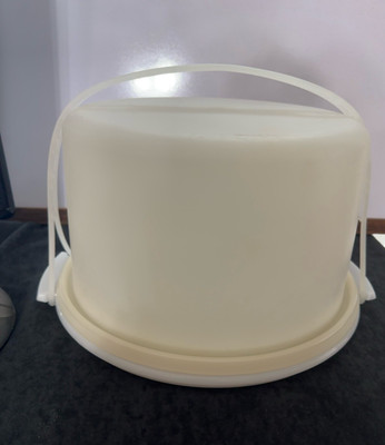 Vintage Tupperware Round Cake Carrier 683 684 White Sheer Lid Handle