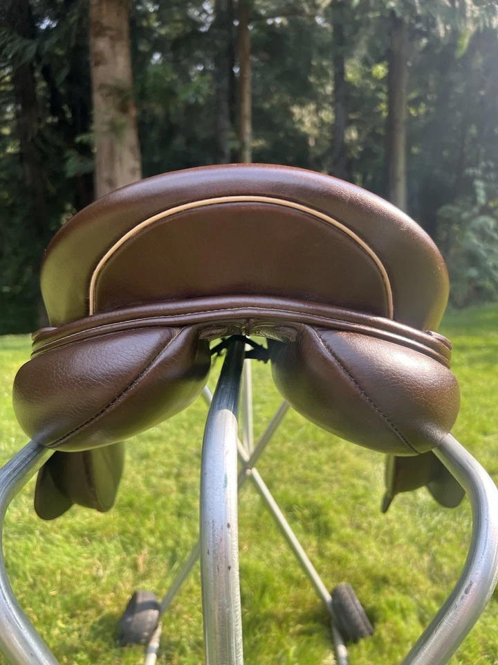 Седло Bliss Of London Loxley Foxhunter 17,5 дюйма новое с ценником - седло для прыжков/тесного контакта - Изображение 4 из 4