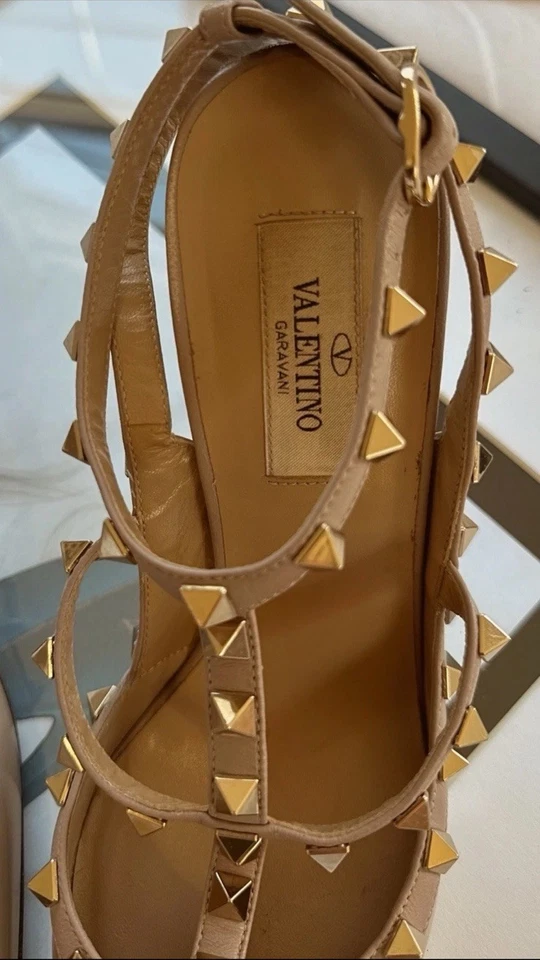 Zapatos de tacón Valentino Rockstud charol nude Eur 38,5 talla 8 excelente estado. Foto 4 de 4