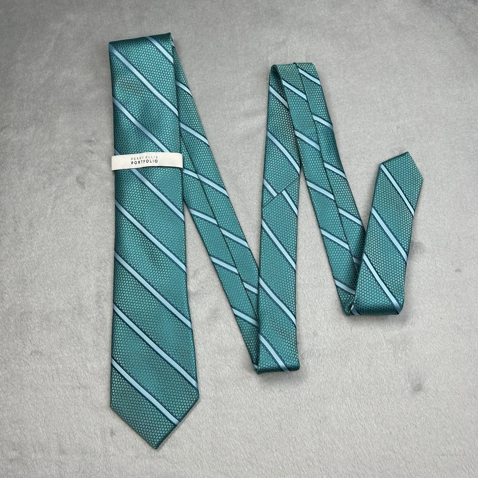 Gravata masculina PERRY ELLIS PORTFOLIO SHORT texturizada aquática pontos e listras 59"x 3" 487 - Imagem 2 de 4