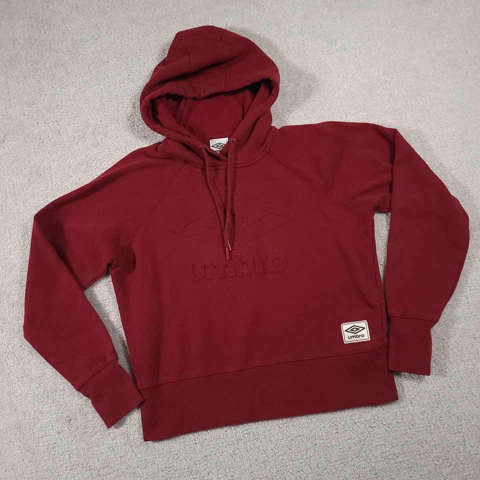 Sudadera corta roja grande Umbro Pullover con capucha logotipo raglán en relieve para mujer Foto 2 de 4