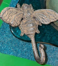 bEE Vintage BUMBLEBEE Cast Iron Handcrafted Artisan Coat Key Wall Hook