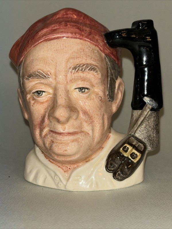 VINTAGE ROYAL DOULTON TOBY MUG "BOOTMAKER" D6579   SMALL 3 3/4" TALL