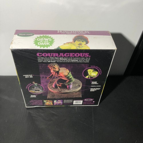 Hunchback Of Notre Dame All Plastic Assembly Kit - By Polar Lights 2010 - Picture 4 of 7