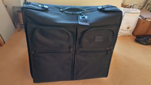 Tumi Kleidersack Groß - Koffer mit Rollen -  Schwarz Maße ca. 63x60x32cm - Neu - Bild 1 von 11