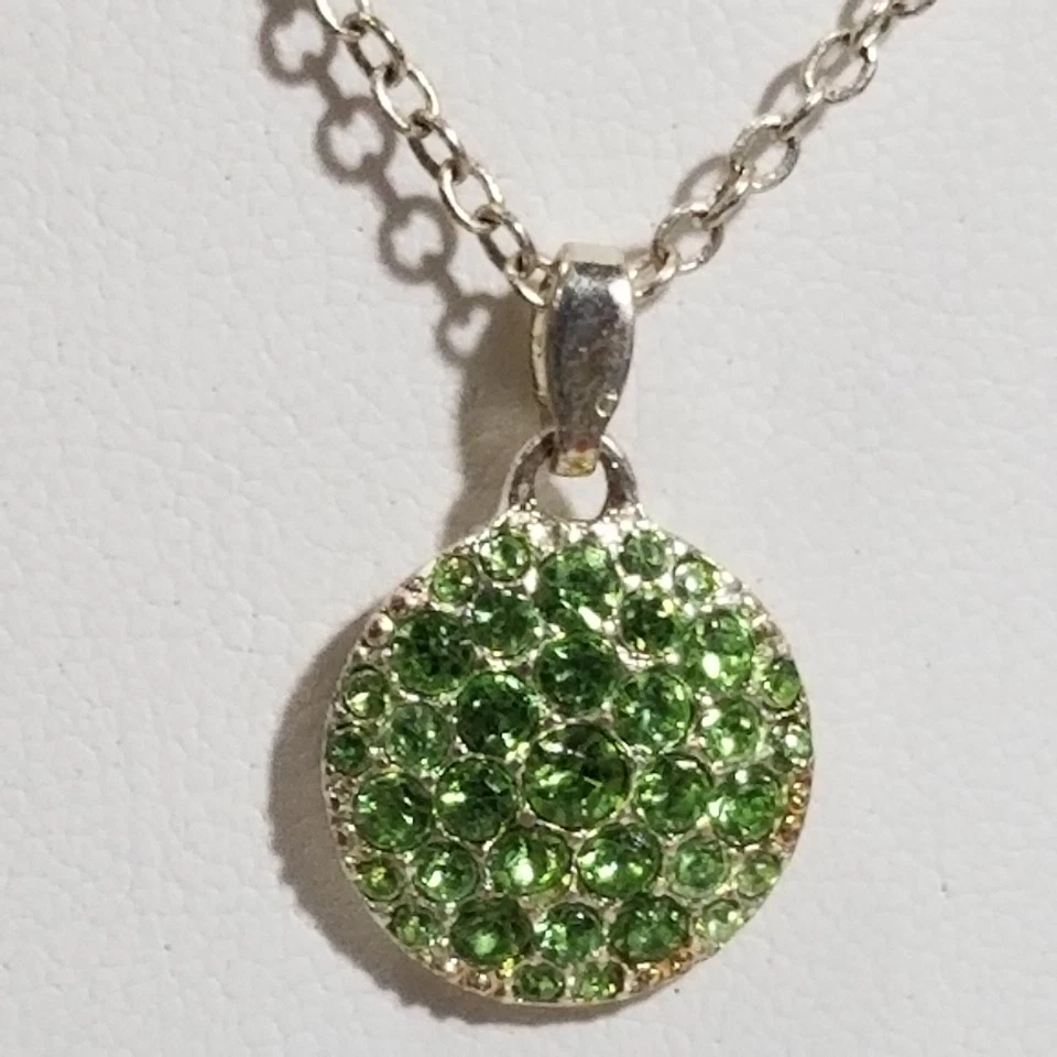 Colgante redondo pavé cristal verde vintage Avon NRT 16" 1.1947 Foto 3 de 4