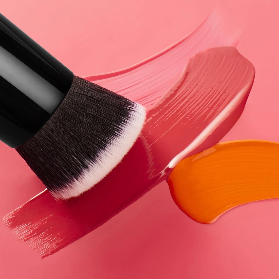 e l f Camo Liquid Blush Brush pennello da blush ad angolo ideale per applicare e - Immagine 3 di 4