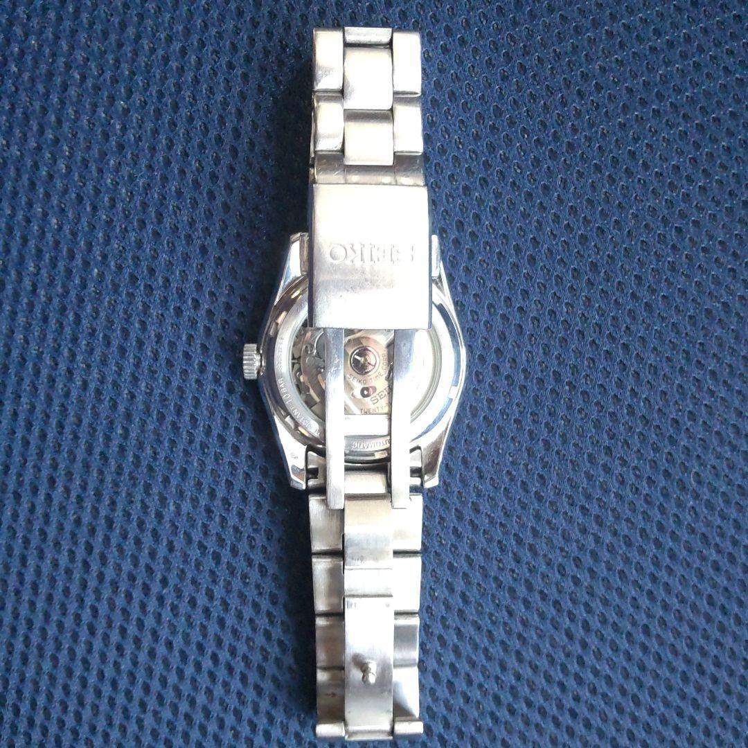 Seiko Mechanical 6R15-00H0 23 Jewels Date Silver Black