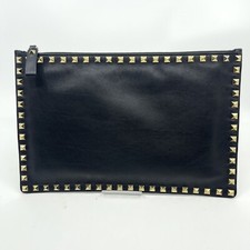VALENTINO GARAVANI Rockstud Black Leather Clu...
