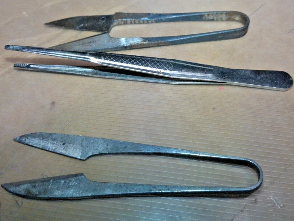 2 Vintage Thread Snips Thread Scissors 4" long and 1 VTG 5" Tweezers - Image 3 of 3