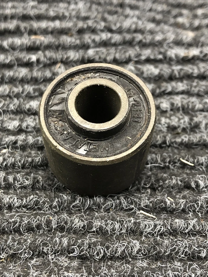 Buje de brazo de control de suspensión original OEM CAC7585 para Jaguar XJ6 XJ12 1988-1997 Foto 3 de 4