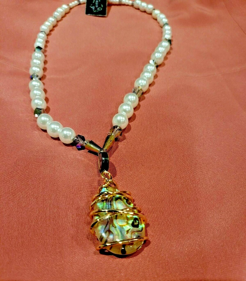 Collar colgante de perlas artísticas Anthropologie cristales de Swarovski concha de abulón nuevo con etiquetas Foto 2 de 3