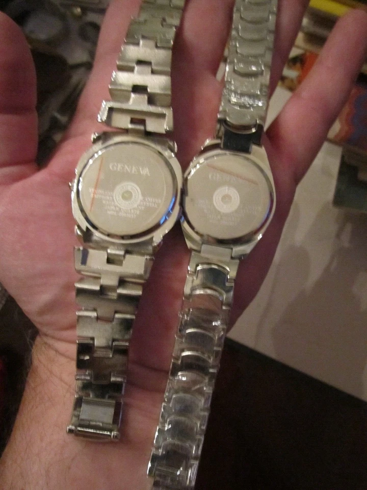 LOTE DE 2 RELOJES GINEBRA HOMBRE PESADOS - MOVIMIENTO CUARZO BBA28 Foto 4 de 4