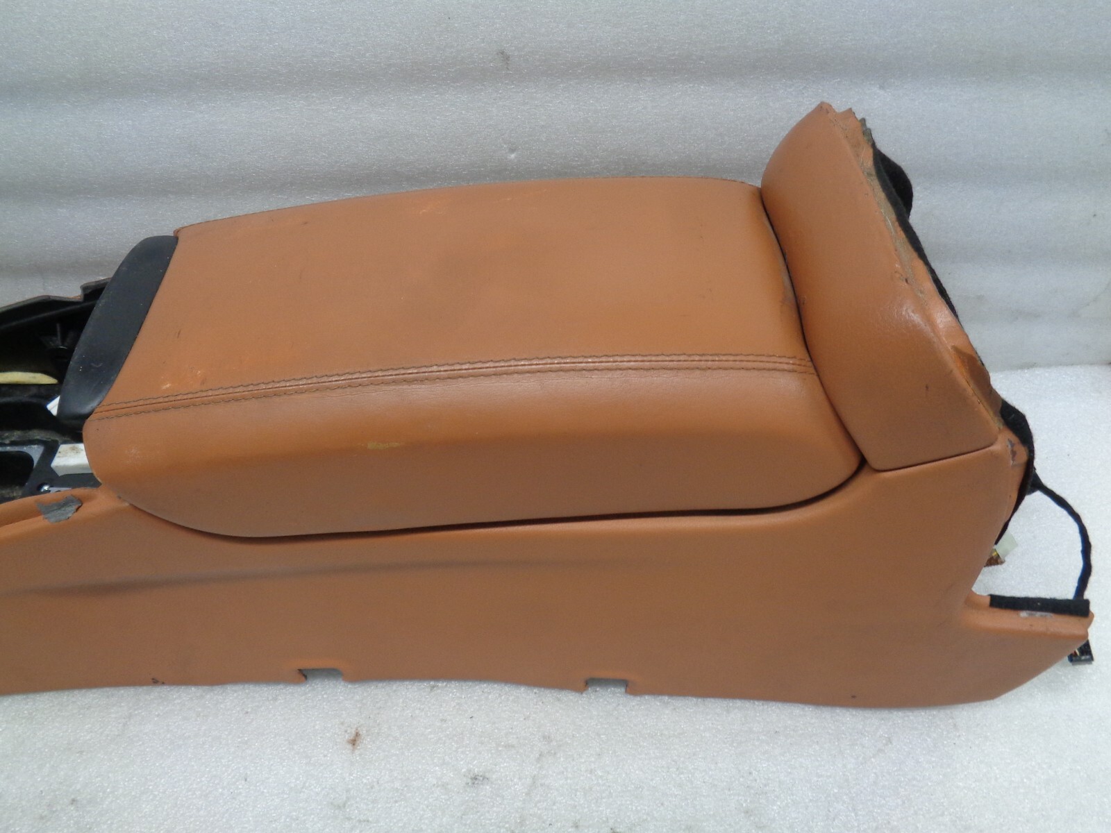 04-08 Maserati Quattroporte Center Console Armrest Assembly Brown OEM DE221003