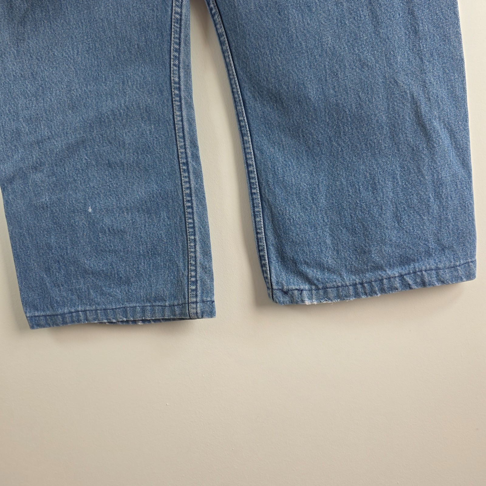 Vintage Levi’s 557 Bootcut Jeans Blue W34 L25 Men’s Distressed Denim image 9
