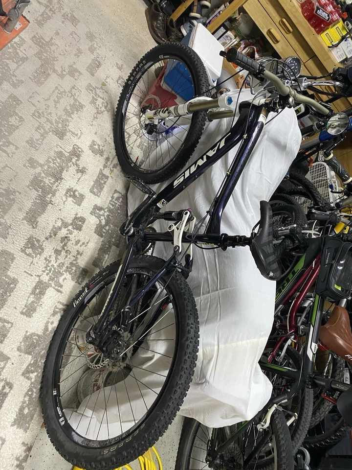 Esta es una bicicleta impresionante, un cuadro de aluminio triple tope Jamis T6, 7005 Foto 2 de 4