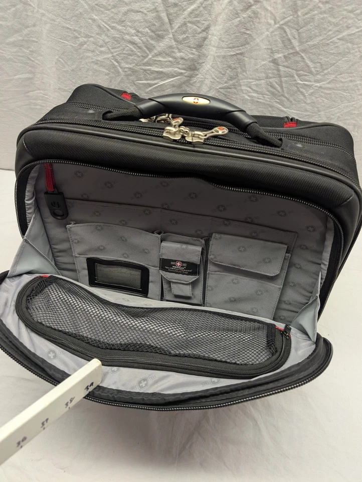 Wenger Swiss Army Potomac Wheeled  2 Piece Carry On w/ Laptop Case 16.5x16.5x9.5 - Image 3 of 4