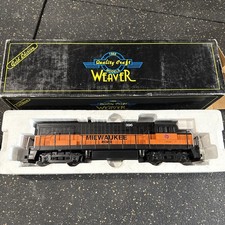 Weaver U25B Diesel Locomotive ID# 1338S Milwaukee Road 2 Rail Powered Light #396