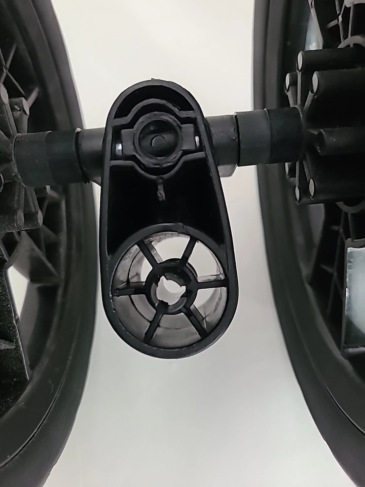 Cochecito doble Baby Trend Sit N Stand rueda delantera neumático modelo #SS76A80A/2019 Foto 4 de 4