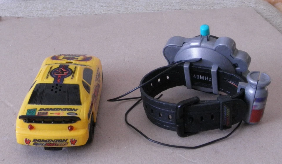 Vintage 1999 Wow Wee Race Masters R/C Wrist Control 1:43 Race Car Lights & Sound - Image 4 of 4