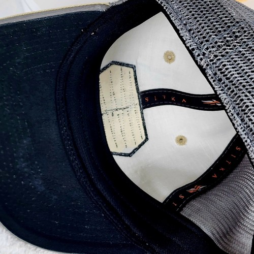 Sitka Bozeman MT Patch hellbraun mit grauem Mesh 6-Panel Snapback Mütze - Bild 13 von 13