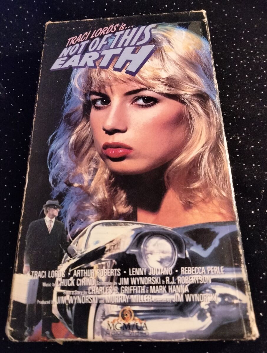 TRACI LORDS, NOT OF THIS EARTH, VHS TAPE 📼 - 1988 ARTHUR TRACI LORDS, NOT OF THIS EARTH, VHS TAPE 📼 - 1988 ARTHUR