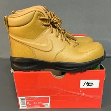 Nike Manoa size is 5Y or Womens 6.5