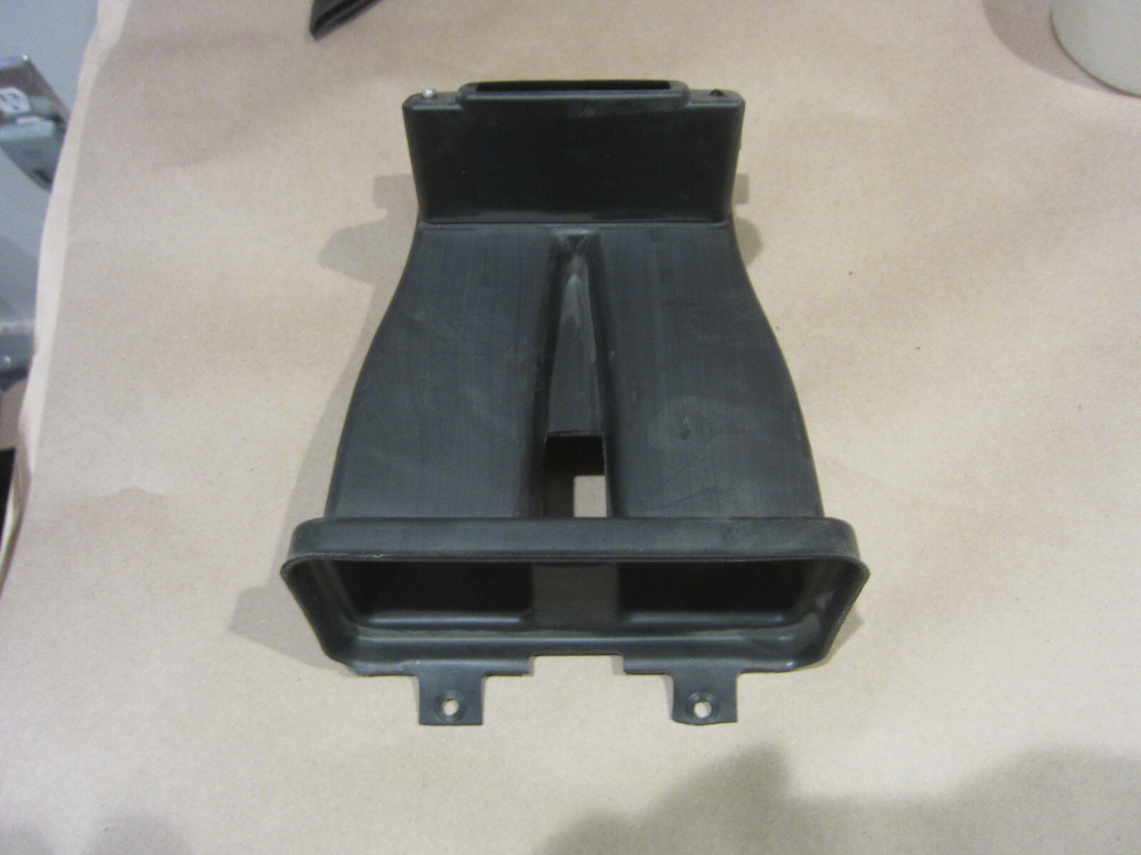 Maserati Quattroporte 2003 - Air Ducting For Rear Opening - P/N  66703900