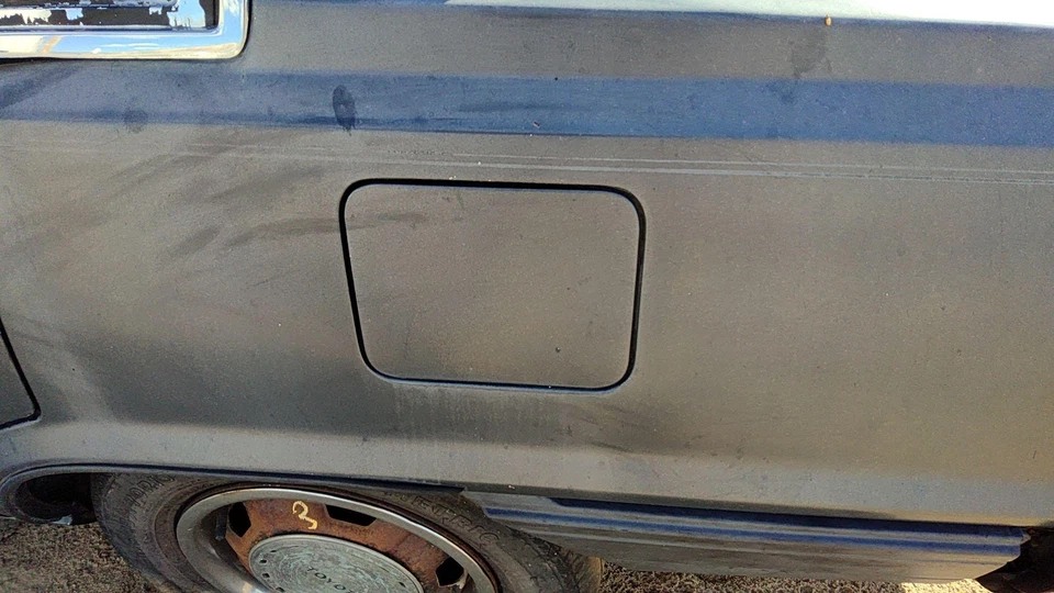 Toyota Camry 1986 puerta del tanque de combustible con bisagra tapa de gasolina OEM relleno gris Foto 2 de 4