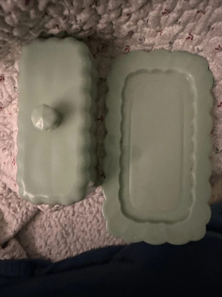 Pioneer Woman Jadeite Butter Dish Green Glass Scalloped Edge - Image 2 of 4