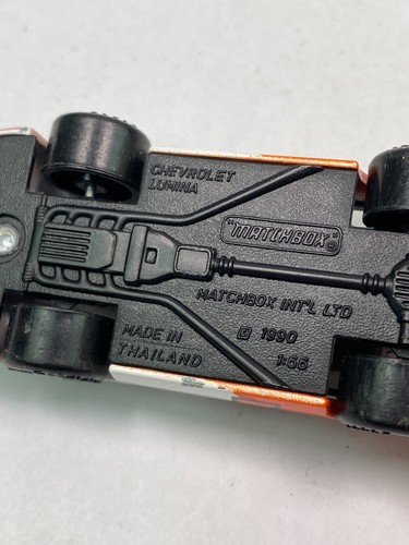Matchbox Chevrolet Lumina Stock Car Carrot Plugs Diecast Toy Car 1990 Vitnage - Picture 6 of 6