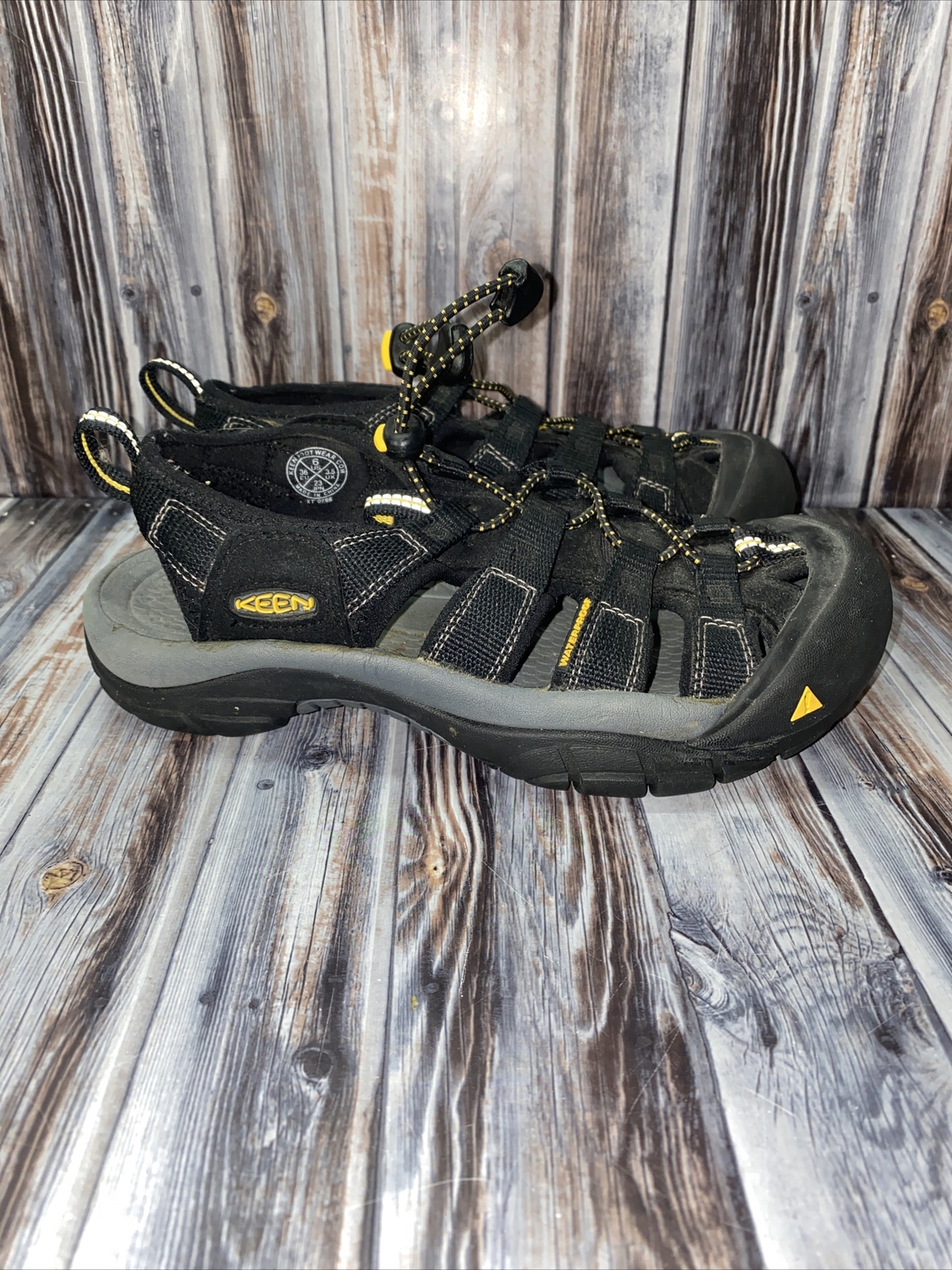 Keen XT 0206 Newport scarpa da trekking sentiero acqua sandalo AquaStop rosso metatomico taglia 6