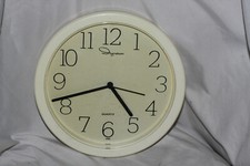 Ingraham ivory white quartz wall clock Made in USA, 8-1/4" face, 10" overall