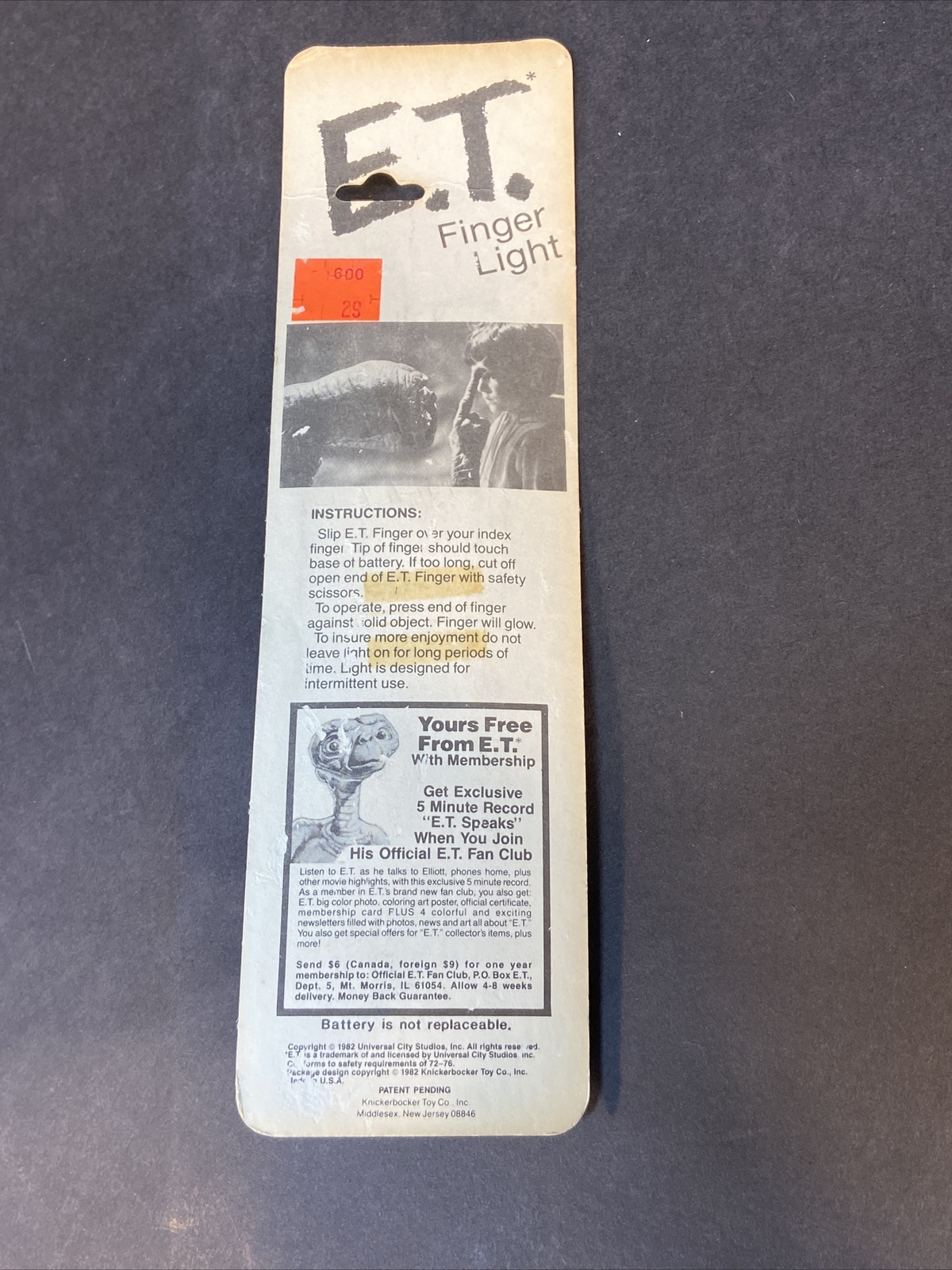 et glowing finger toy