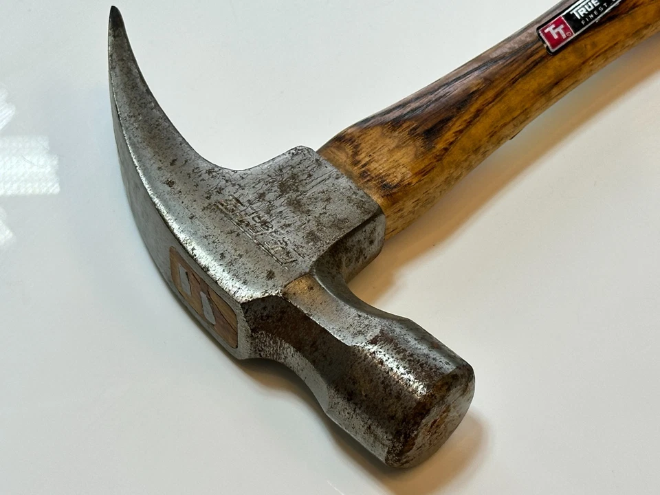 True Temper USA (NOS) S28RL Rip Claw Hammer w/ Deep Grain Wood Handle, Rare - Image 2 of 4