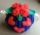 KNITTED TEA COSY RED ROSES HEARTS VALENTINE MOTHERS DAY NEW  4 CUP POT SIZE